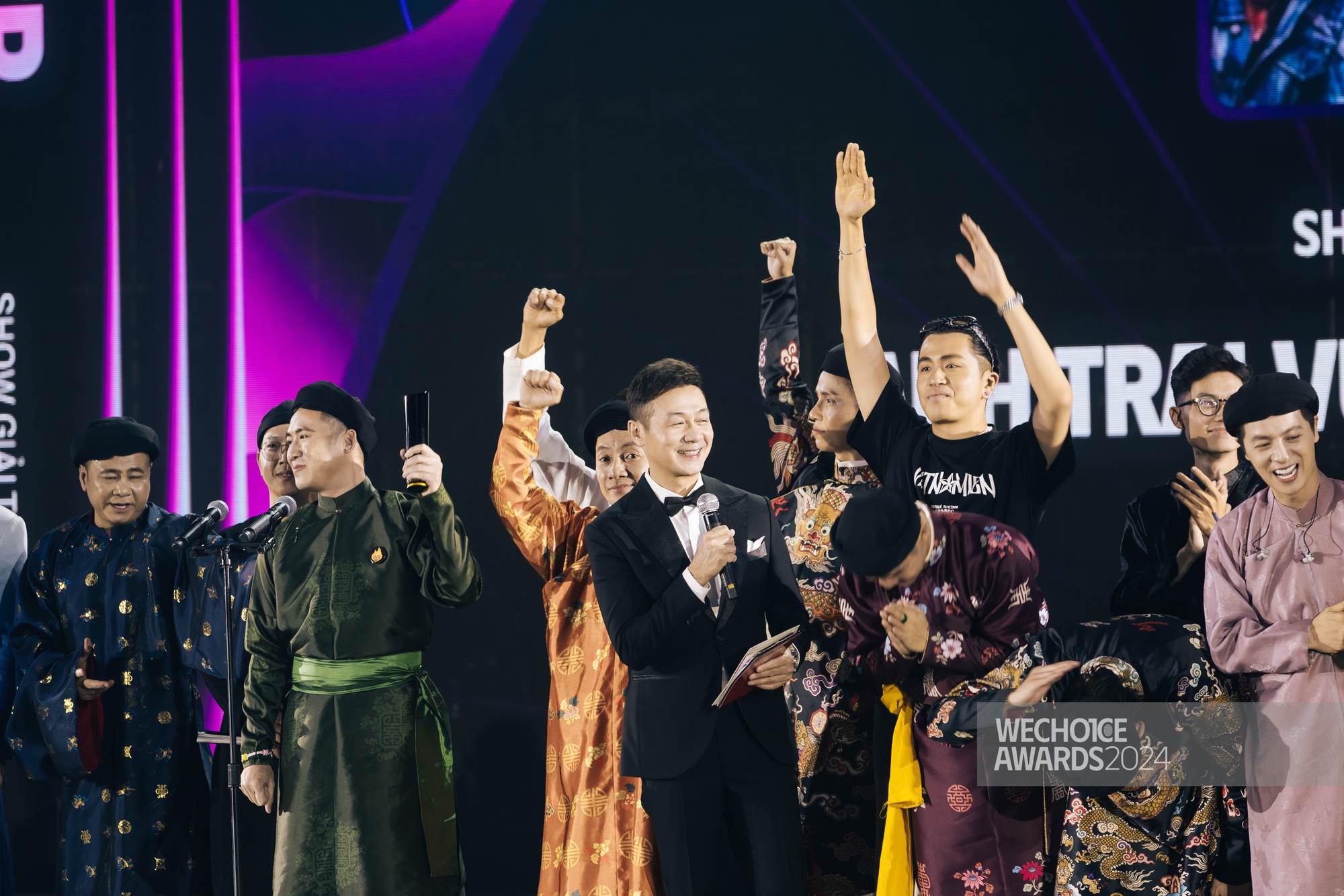 MC Anh Tuấn đang dẫn chương trình bỗng dưng rời khỏi vị trí, Hoa hậu gen Z xử lý bằng 1 câu cực khéo!- Ảnh 2. MC Anh Tuấn đang dẫn chương trình bỗng dưng rời khỏi vị trí, Hoa hậu gen Z xử lý bằng 1 câu cực khéo!- Ảnh 2.