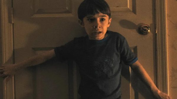 Đạo Diễn Zach Cregger Giải Thích Cảnh Súng Lơ Lửng Trong Phim Kinh Dị Weapons 26 Đạo Diễn Zach Cregger Giải Thích Cảnh Súng Lơ Lửng Trong Phim Kinh Dị Weapons weapons2 mgiljpg