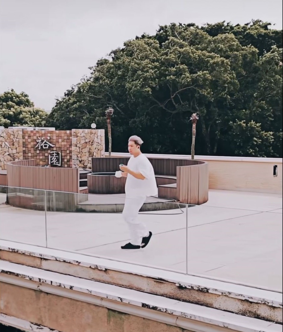 Nam diễn viên 8X bàng hoàng cảnh nhà tan nát, cửa kính vỡ tung, đồ đạc bị bão Wipha cuốn phăng- Ảnh 3.