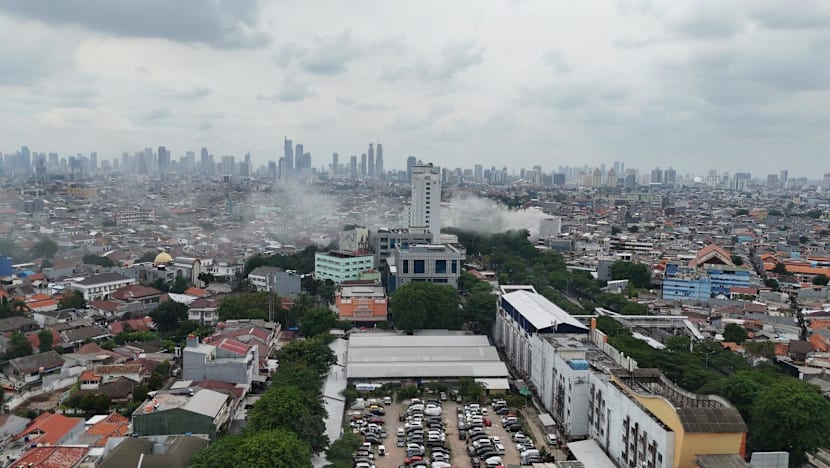 Hiện trường thương tâm vụ cháy toà nhà văn phòng khiến ít nhất 22 người thiệt mạng: Hơn 100 lính cứu hỏa và 29 xe chữa cháy được điều động- Ảnh 6. Hiện trường thương tâm vụ cháy toà nhà văn phòng khiến ít nhất 22 người thiệt mạng: Hơn 100 lính cứu hỏa và 29 xe chữa cháy được điều động- Ảnh 6.