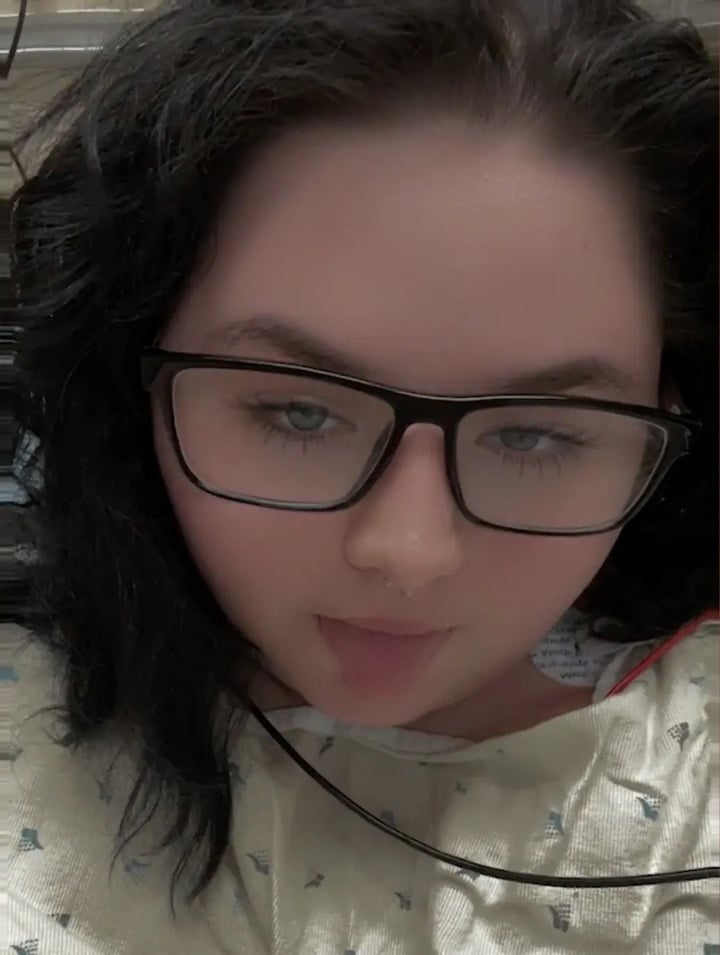 Nằm trong nhà, cô gái bị sét đánh qua dây sạc điện thoại, mất trí nhớ tạm thời- Ảnh 3.