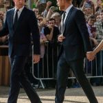 Khoảnh khắc Meghan ái ngại "cúi đầu" khi gặp Vương phi Kate sau cuộc phỏng vấn chấn động dẫn đến rạn nứt với Hoàng gia windsor walkabout 6185712 17481920799222002767244 1748315005909 1748315006332285168393 0 30 350 590 crop 17483150264802124244595jpg