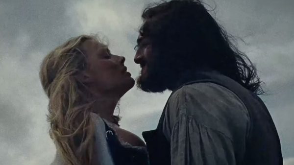 Wuthering Heights: Trailer Mới Tiết Lộ Chuyện Tình Nóng Bỏng Giữa Margot Robbie và Jacob Elordi wuthering heights daofjpg