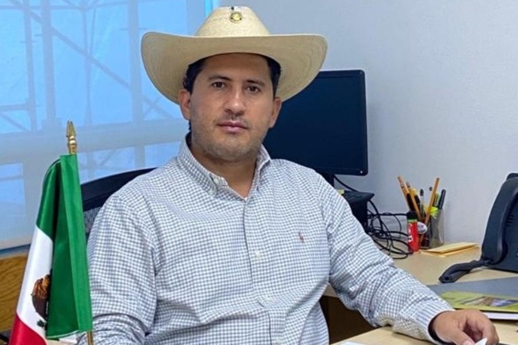 Thị trưởng bị bắn 7 phát súng giữa quảng trường khi đang dự lễ