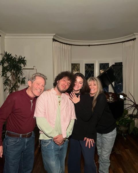 www-instagram-com-p-ddfioewyzbi-1759136220140-1759136220529223671387 "Cú lật kèo" gây sốc giữa drama mẹ con Selena Gomez trong đám cưới thế kỷ www instagram com p ddfioewyzbi 1759136220140 1759136220529223671387