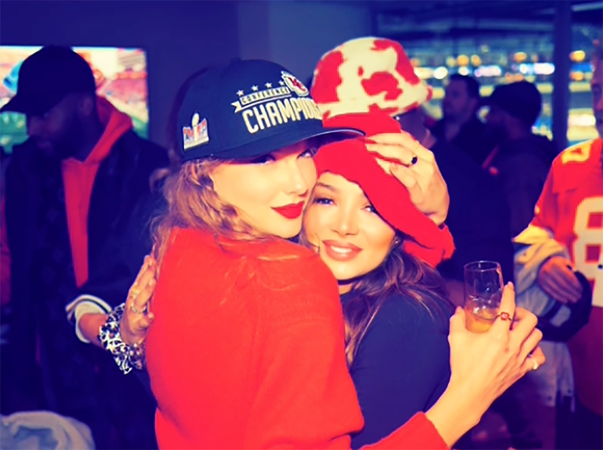 Taylor Swift từ mặt, không mời 2 người bạn thân tới hôn lễ thế kỷ?- Ảnh 3.