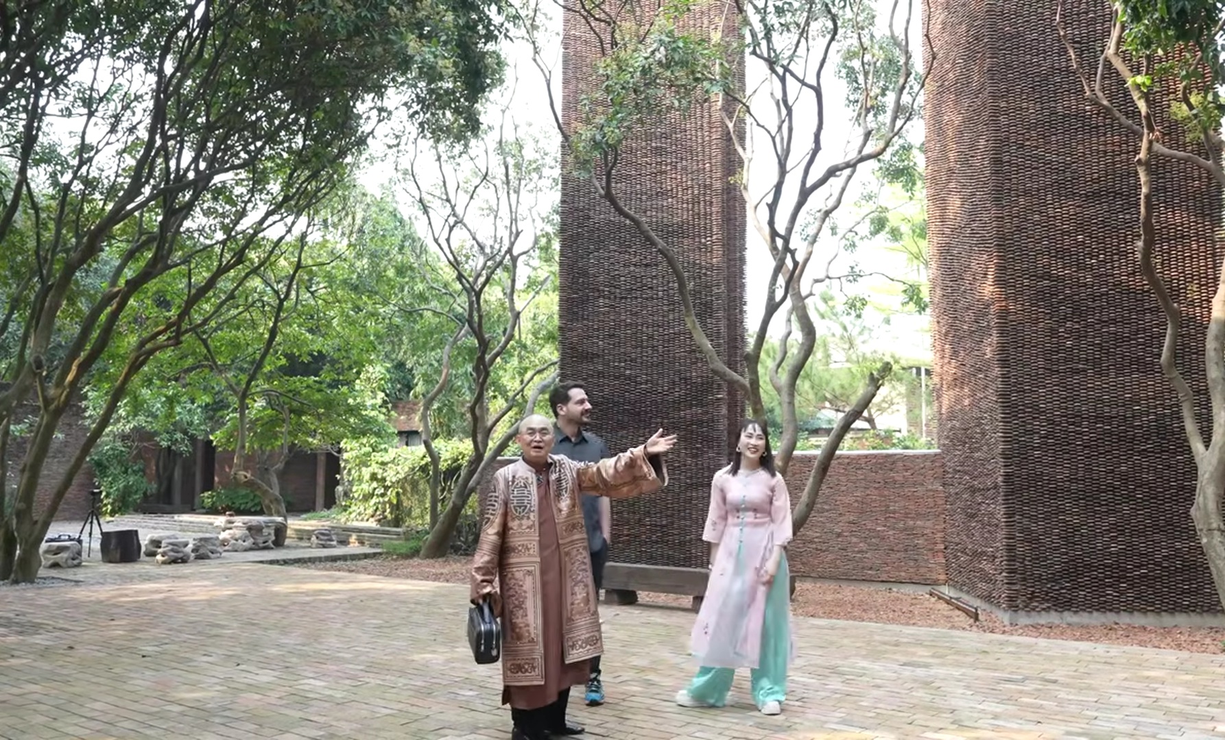 Một chuyên gia cao cấp người Mỹ tìm tới cơ ngơi 5000m2 của Xuân Hinh, thốt lên một câu- Ảnh 1.