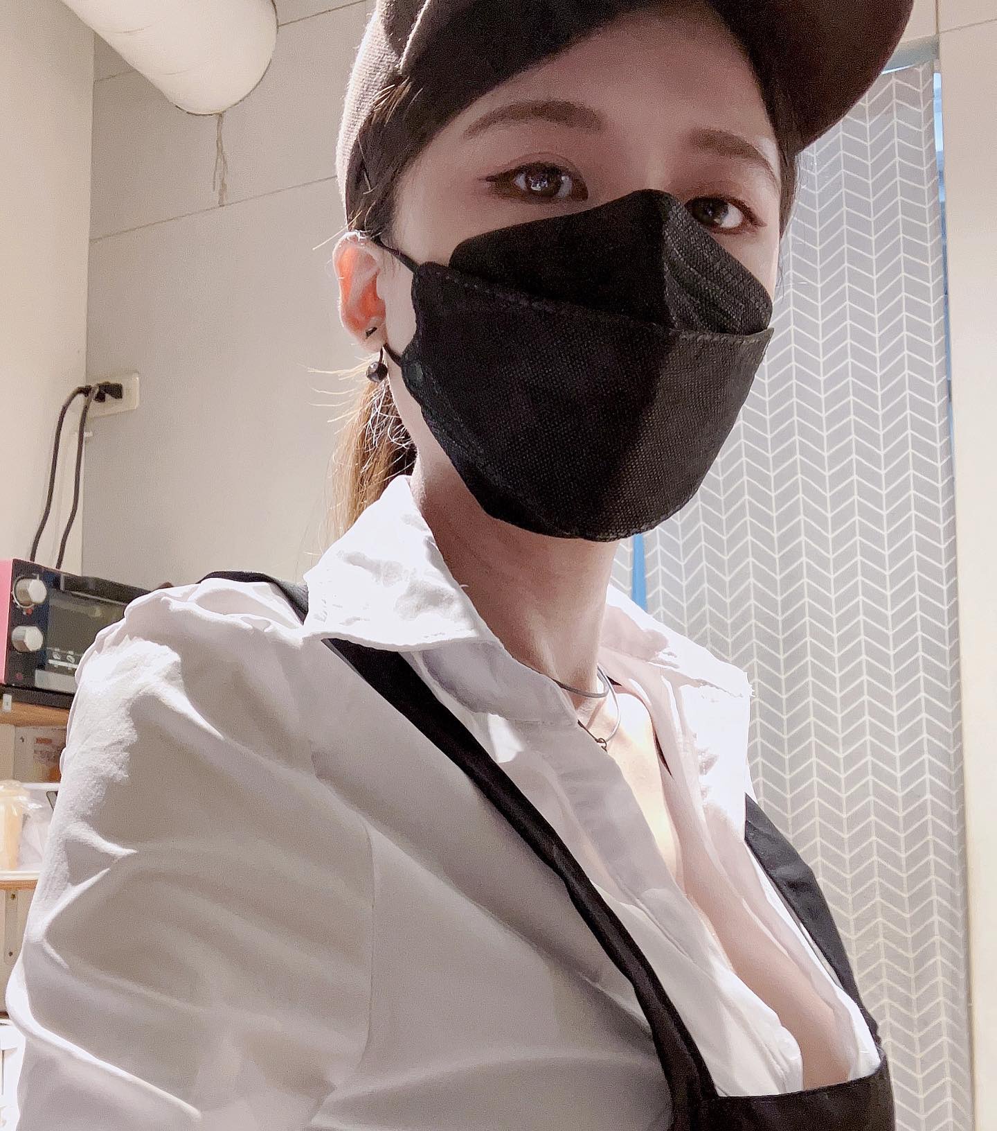 xmtxaov Nữ chủ quán bán đồ ăn nhanh buổi sáng nhưng khách hàng thì lại thích "ăn chậm" vì cô chủ