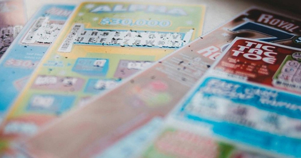 Người đàn ông may mắn kỳ lạ: Trúng độc đắc ở cả 2 nơi với cùng một dãy số xo ao 10582884 1760934993345 1760934993811250386052 0 55 379 661 crop 1760935013638928113538jpg