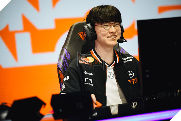 LMHT: Xuất hiện một cô gái có vẻ ngoài cực giống Faker khiến game thủ bối rối