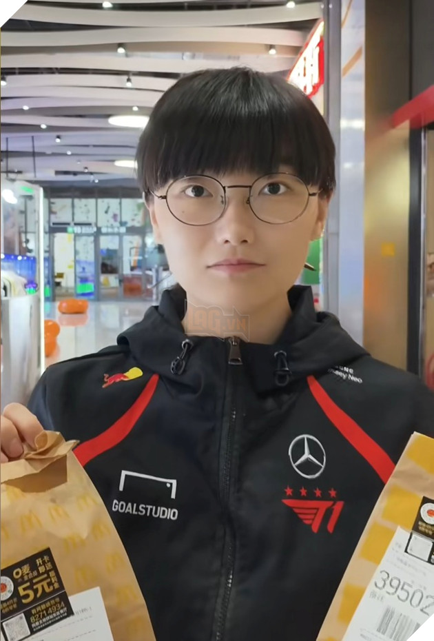 LMHT: Xuất hiện một cô gái có vẻ ngoài cực giống Faker khiến game thủ bối rối