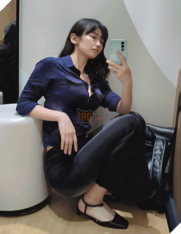 LMHT: Xuất hiện một cô gái có vẻ ngoài cực giống Faker khiến game thủ bối rối