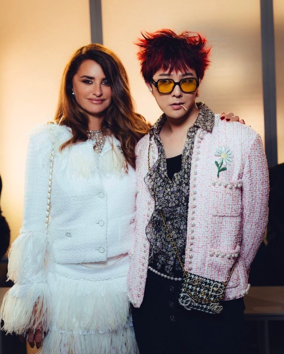 Đại sứ hàng hiệu xa xỉ giờ nhan nhản khắp Kpop, tất cả nhờ công... G-Dragon!- Ảnh 9. Đại sứ hàng hiệu xa xỉ giờ nhan nhản khắp Kpop, tất cả nhờ công... G-Dragon!- Ảnh 9.