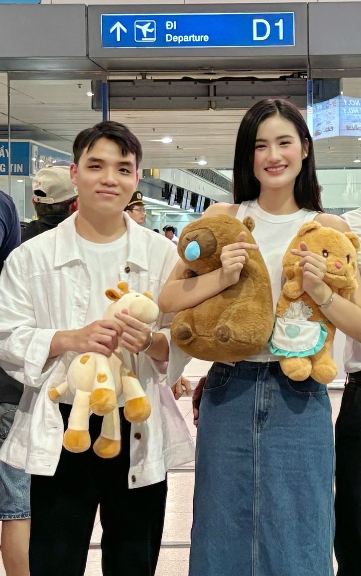 Bạn trai Ý Nhi tiếp tục vắng mặt trong ngày nàng Hậu tạm rời showbiz- Ảnh 4.