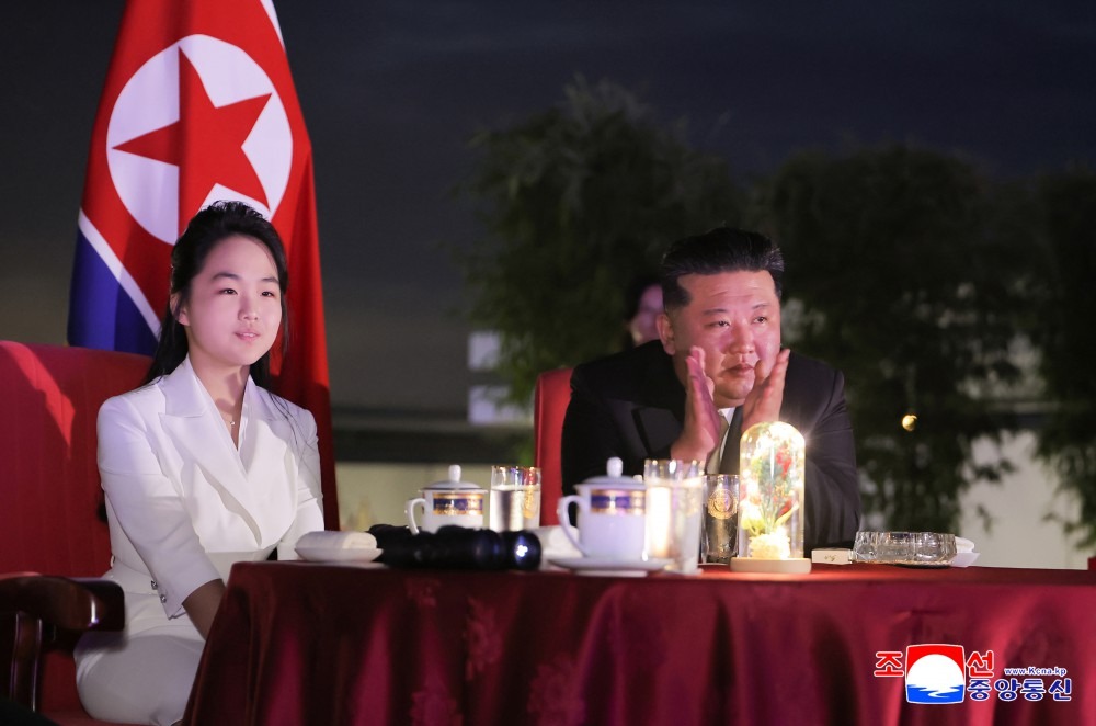 Phu nhân Chủ tịch Triều Tiên Kim Jong Un lần đầu xuất hiện sau hơn 1 năm vắng bóng- Ảnh 5.