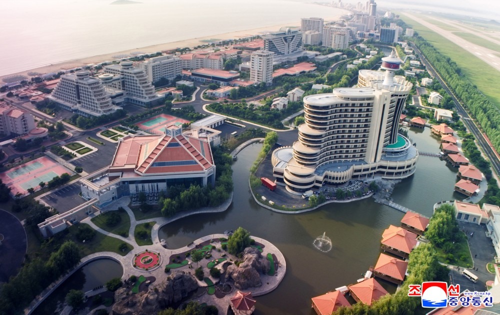 Phu nhân Chủ tịch Triều Tiên Kim Jong Un lần đầu xuất hiện sau hơn 1 năm vắng bóng- Ảnh 6.