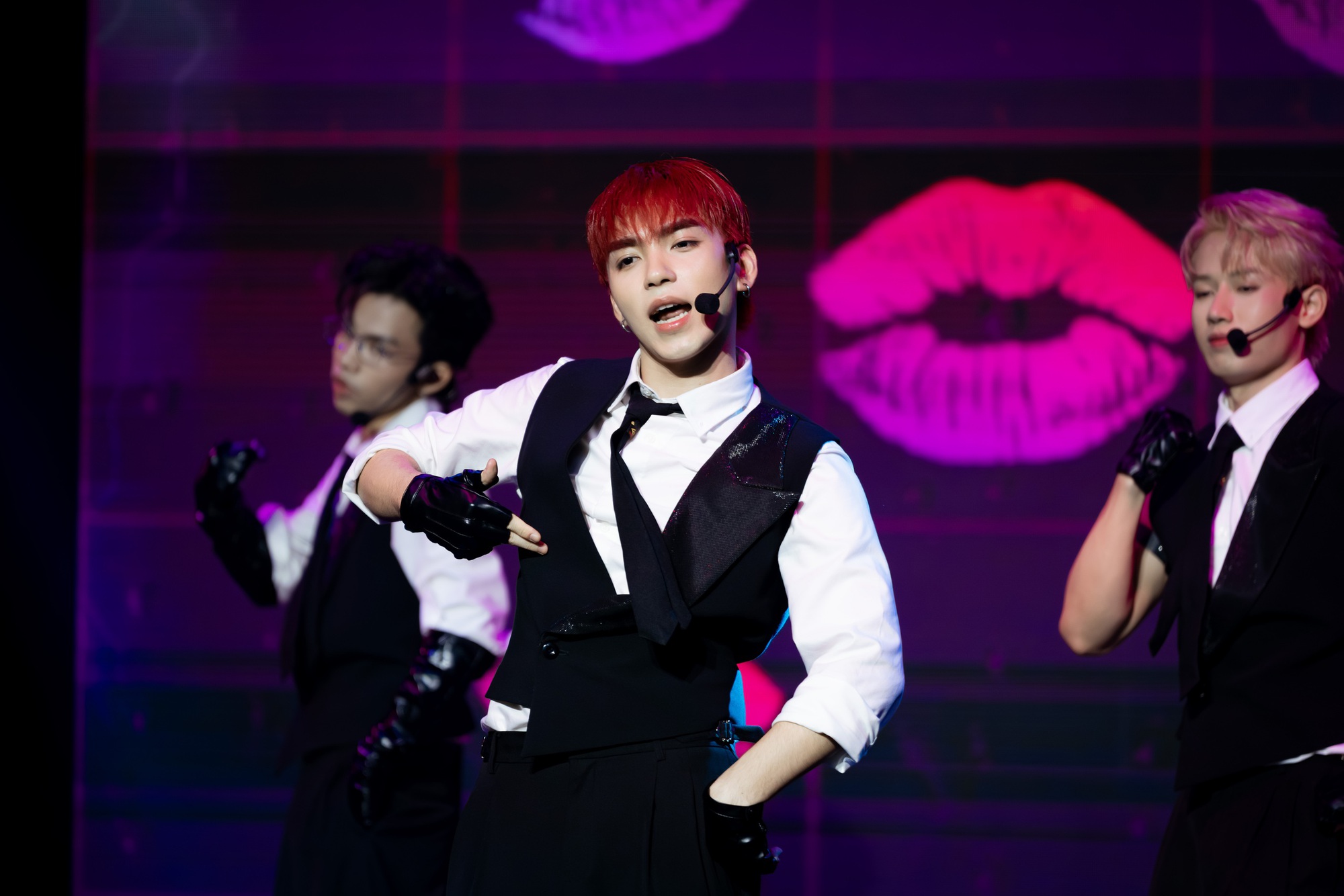 Tóc Tiên khóc nức nở- Ảnh 2. Tóc Tiên khóc nức nở- Ảnh 2.