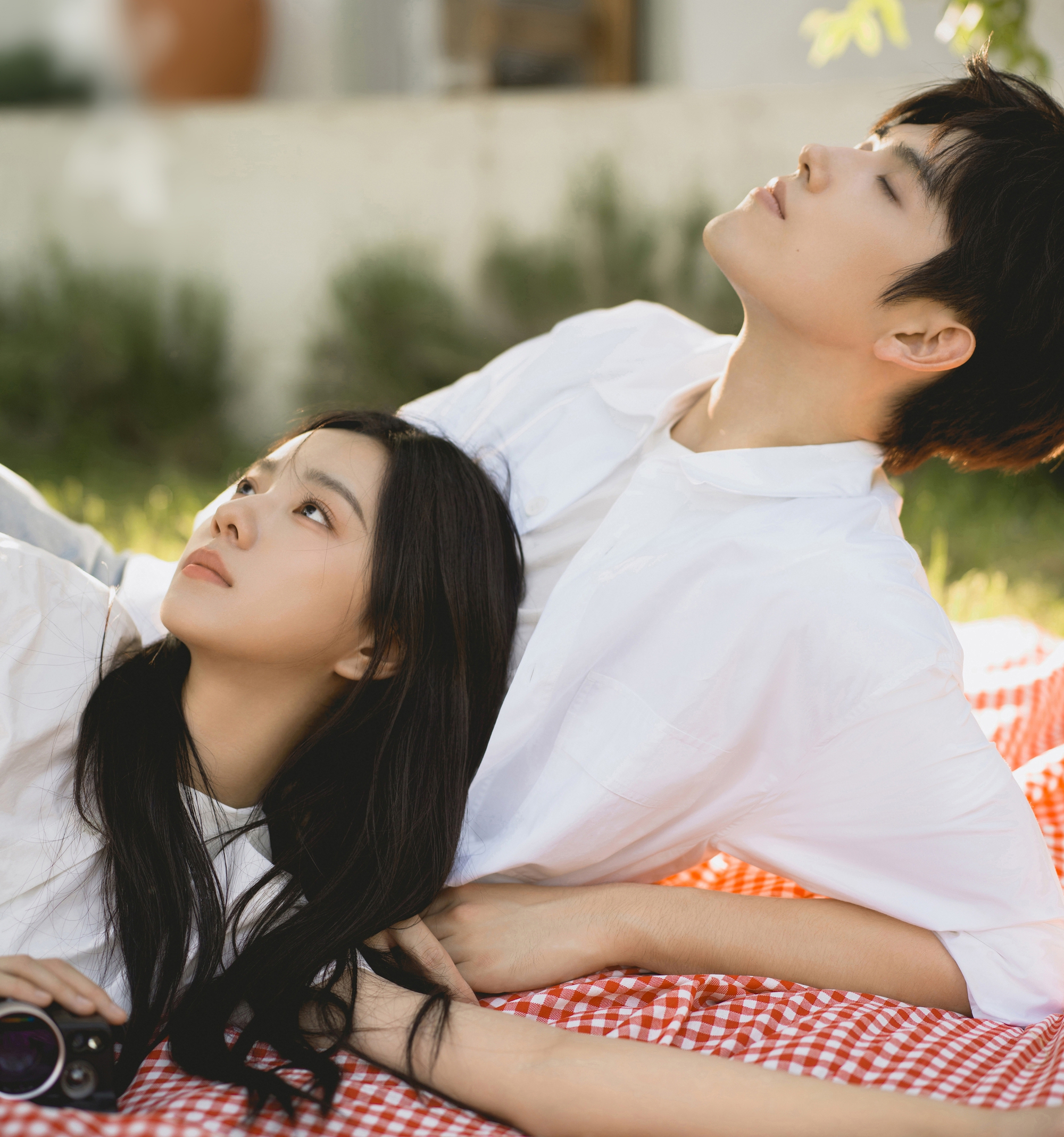 Phim ngôn tình mới chiếu đã bị chê tan nát, cặp chính diễn dở như