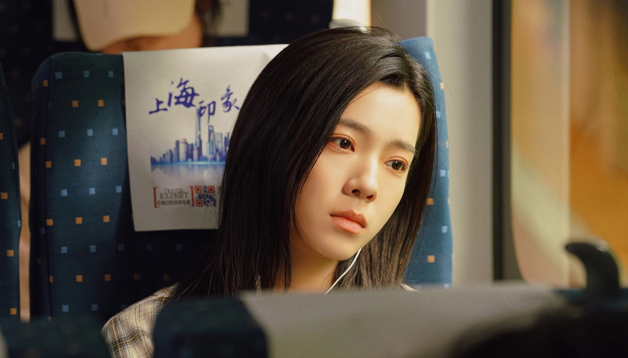 Phim ngôn tình mới chiếu đã bị chê tan nát, cặp chính diễn dở như