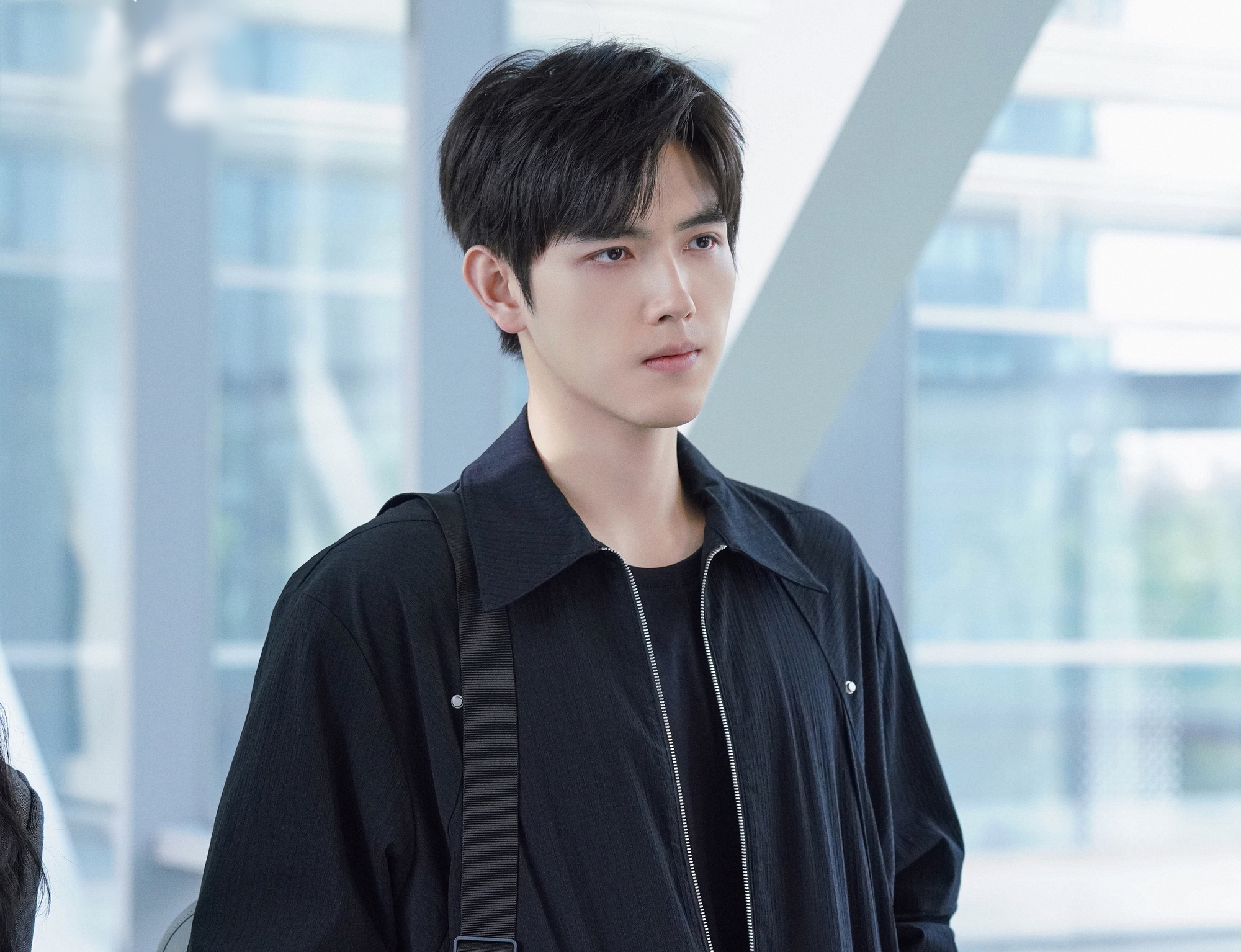 Phim ngôn tình mới chiếu đã bị chê tan nát, cặp chính diễn dở như