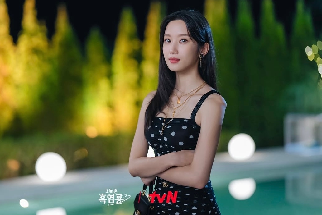 Mỹ nhân đẹp nhất Hàn Quốc hiện tại: Mặc gì cũng sang, body không chê được điểm nào- Ảnh 2.