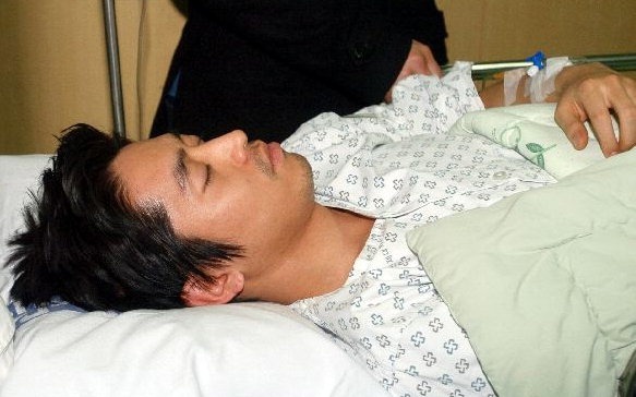 1 nam thần thế thân cho Han Ji Min khỏi tai nạn xe hơi nghiêm trọng, 20 năm sau vẫn phải chịu di chứng- Ảnh 2. 1 nam thần thế thân cho Han Ji Min khỏi tai nạn xe hơi nghiêm trọng, 20 năm sau vẫn phải chịu di chứng- Ảnh 2.