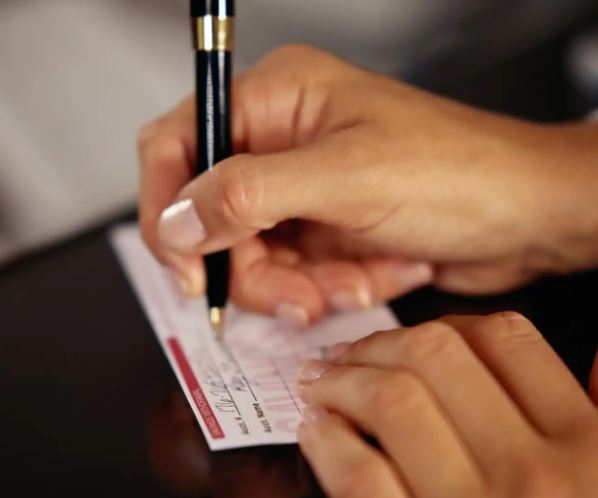 Sáng mang hơn 11,8 tỷ đồng tiền đền bù đất đi gửi tiết kiệm, đến chiều số dư chỉ còn 0, ngân hàng tuyên bố: