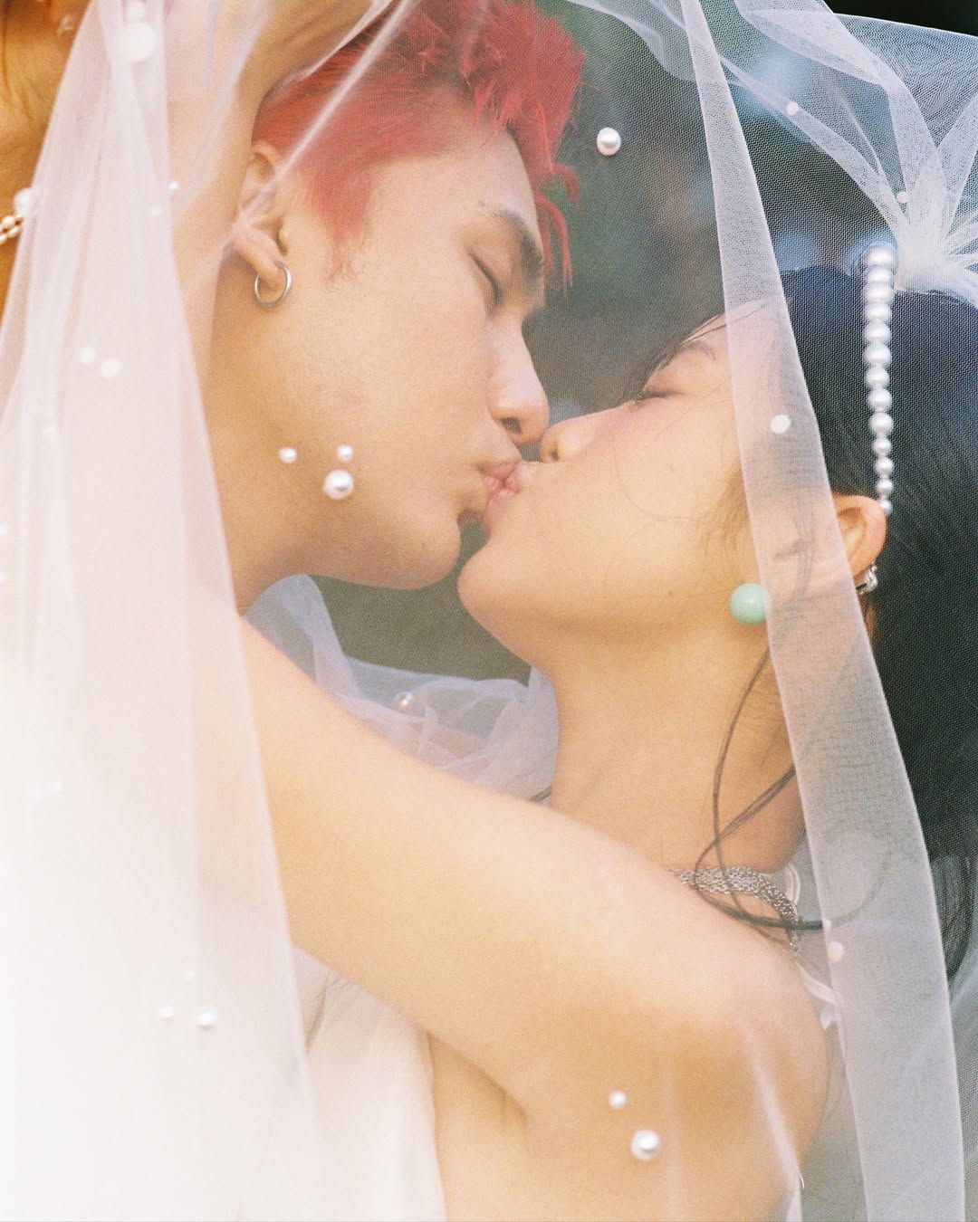 Bắt gặp 1 cặp đôi công khai tình tứ ở hậu trường Em Xinh Say Hi, đàng trai làm hành động quá lộ liễu- Ảnh 3.