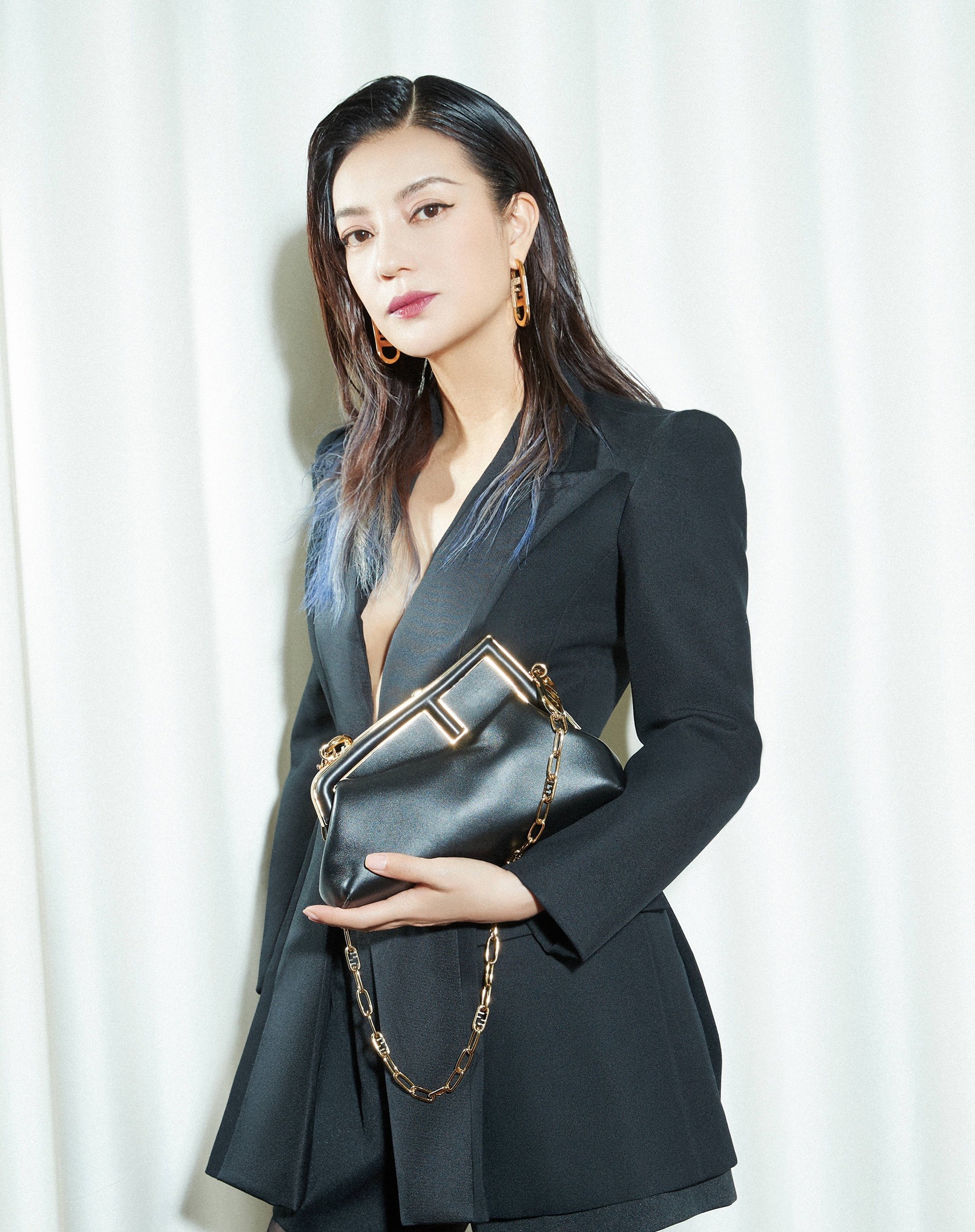 Triệu Vy còn gì sau cú