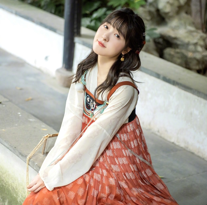 Không phải người thân ruột thịt, mỹ nhân 9x vẫn có tên trong di chúc nghìn tỷ của Châu Tinh Trì: Mối quan hệ phía sau gây bất ngờ- Ảnh 4.