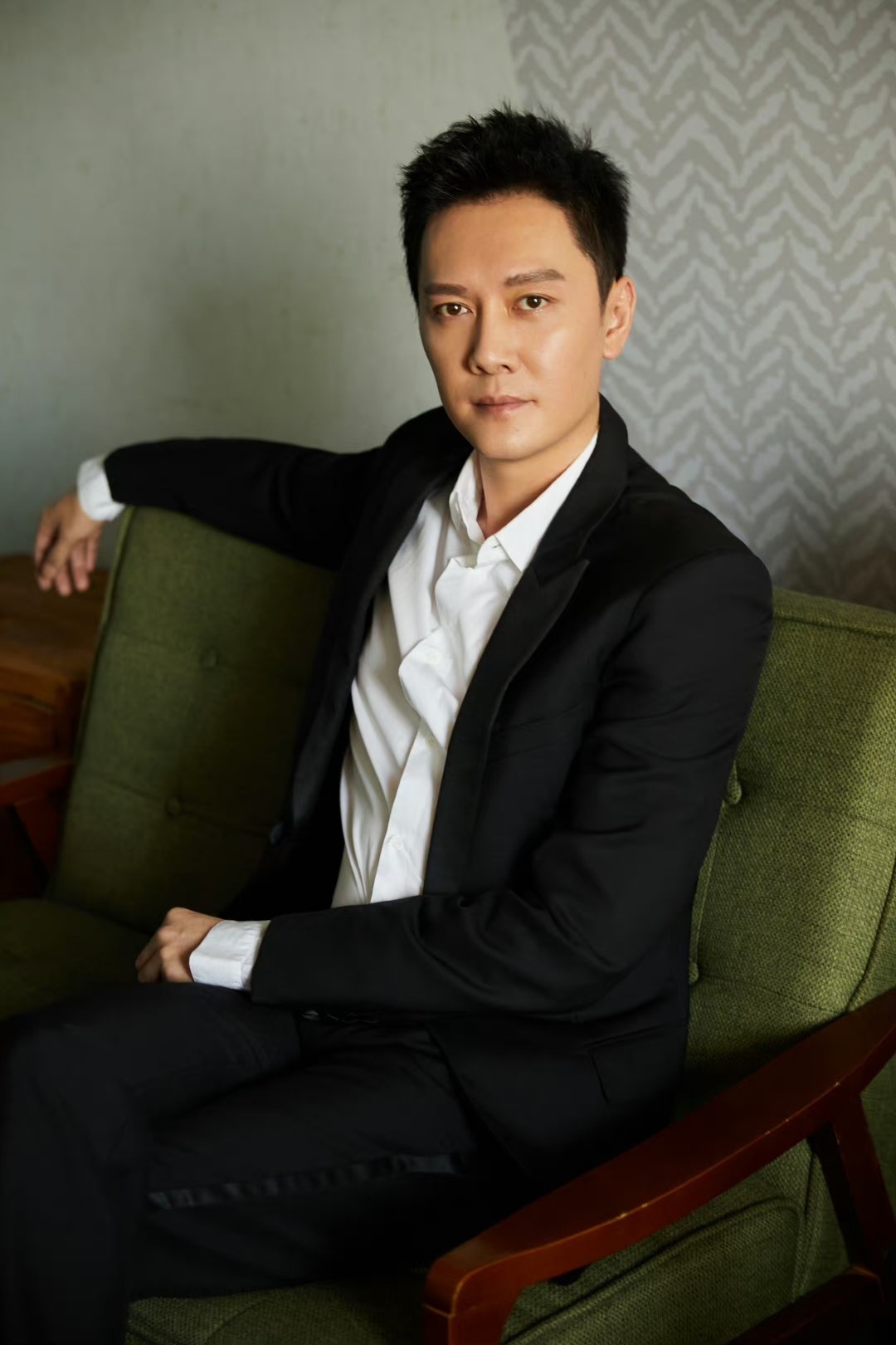 z4273573066070d041849054e87061f-17544681355171208254737-1754474495058-1754474495759525069943 "Nam diễn viên sát gái nhất showbiz" chui vào vali đi ngoại tình, tiểu tam "không đánh tự khai" dậy sóng MXH z4273573066070d041849054e87061f 17544681355171208254737 1754474495058 1754474495759525069943