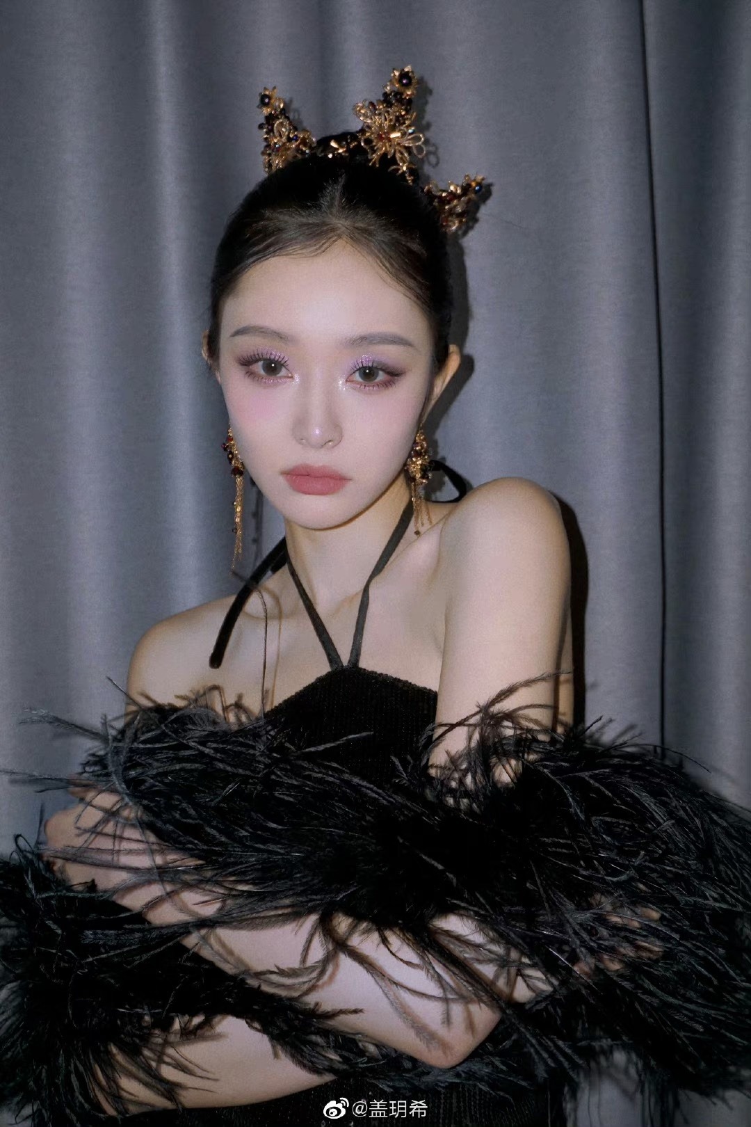 z4273573072390ef9557206ae62b776-1754467535304440749471-1754474487779-1754474487995932483229 "Nam diễn viên sát gái nhất showbiz" chui vào vali đi ngoại tình, tiểu tam "không đánh tự khai" dậy sóng MXH z4273573072390ef9557206ae62b776 1754467535304440749471 1754474487779 1754474487995932483229