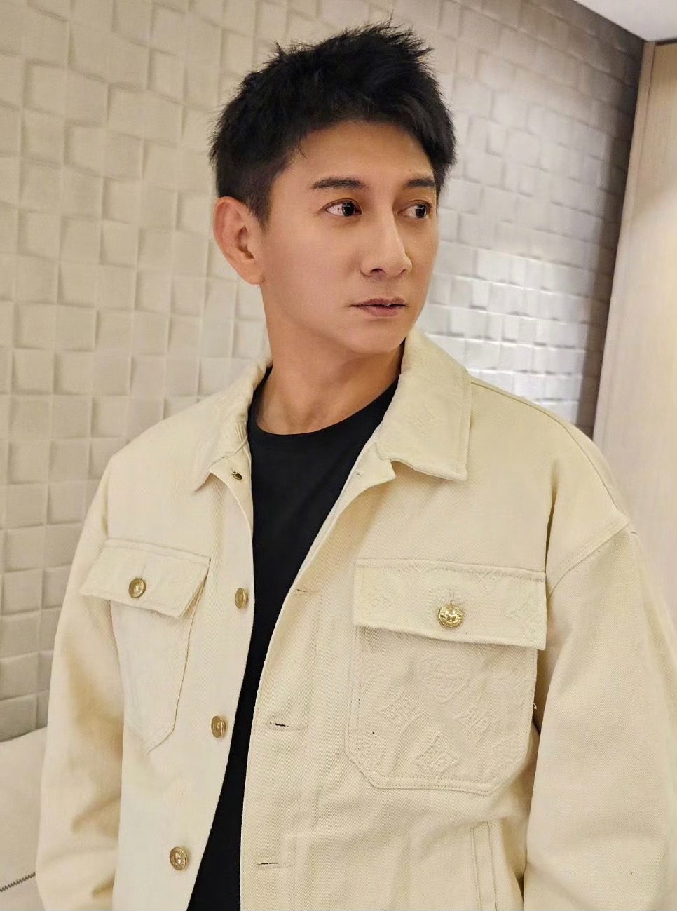 Nóng nhất MXH hôm nay: Ngô Kỳ Long - Lưu Thi Thi ly hôn, đã đạt được thỏa thuận phân chia 2.800 tỷ đồng?- Ảnh 5. Nóng nhất MXH hôm nay: Ngô Kỳ Long - Lưu Thi Thi ly hôn, đã đạt được thỏa thuận phân chia 2.800 tỷ đồng?- Ảnh 5.