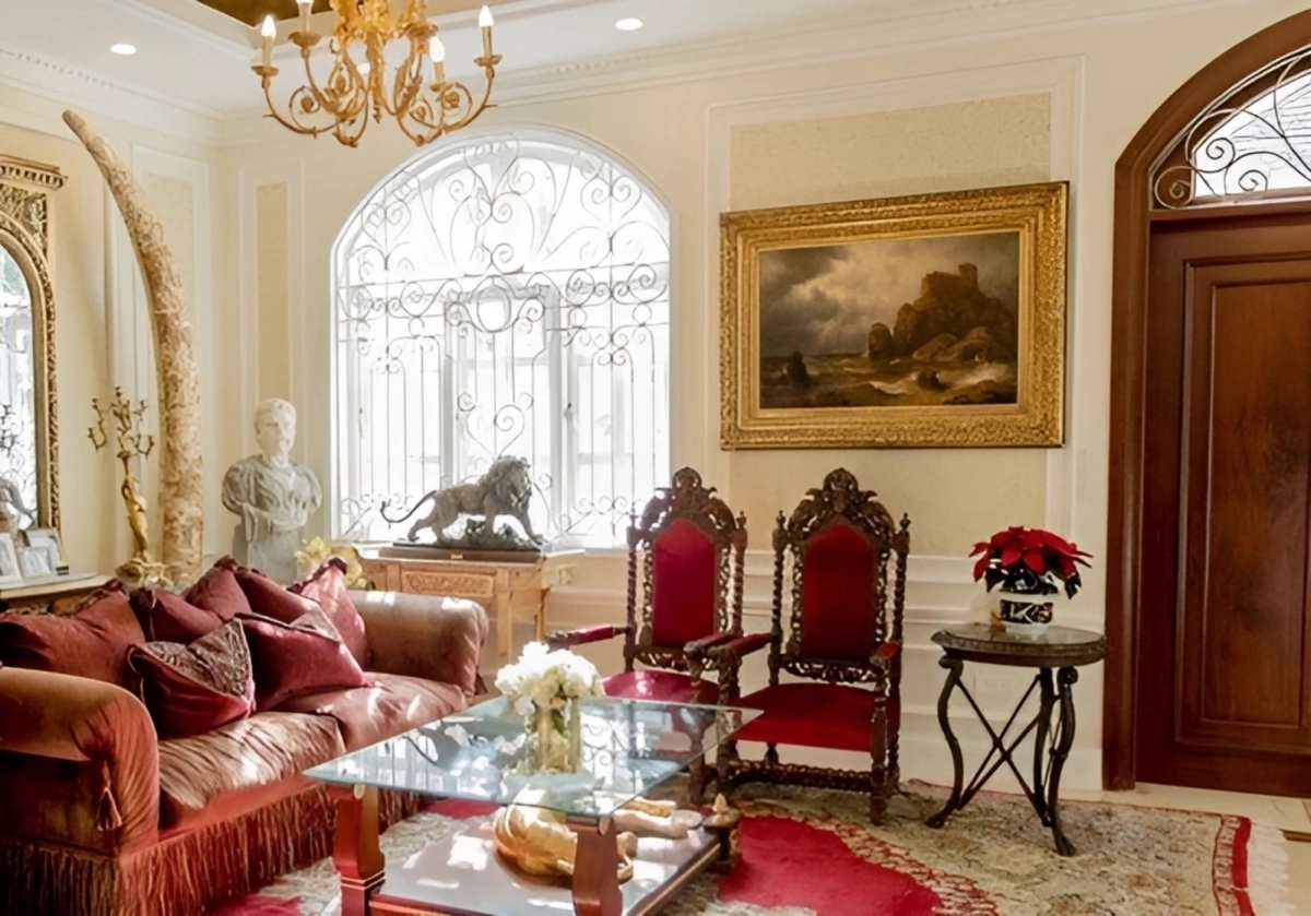 Hoa hậu Việt bán 2 biệt thự ở TP.HCM thu 230 tỷ đồng, sống với chồng giáo sư 15 năm không hôn thú- Ảnh 5.