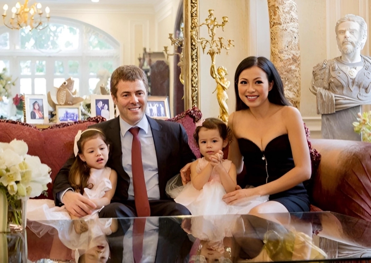 Hoa hậu Việt bán 2 biệt thự ở TP.HCM thu 230 tỷ đồng, sống với chồng giáo sư 15 năm không hôn thú- Ảnh 6.