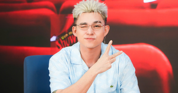 Mỹ nam Việt hút gần 70 triệu view chỉ nhờ 1 cái liếc xéo, duyên dáng thế này thì ai chịu nổi z58926441967787effb79bd5a6cb55d2 17473727749951611718164 68 0 1250 2257 crop 1747372805501636094756png