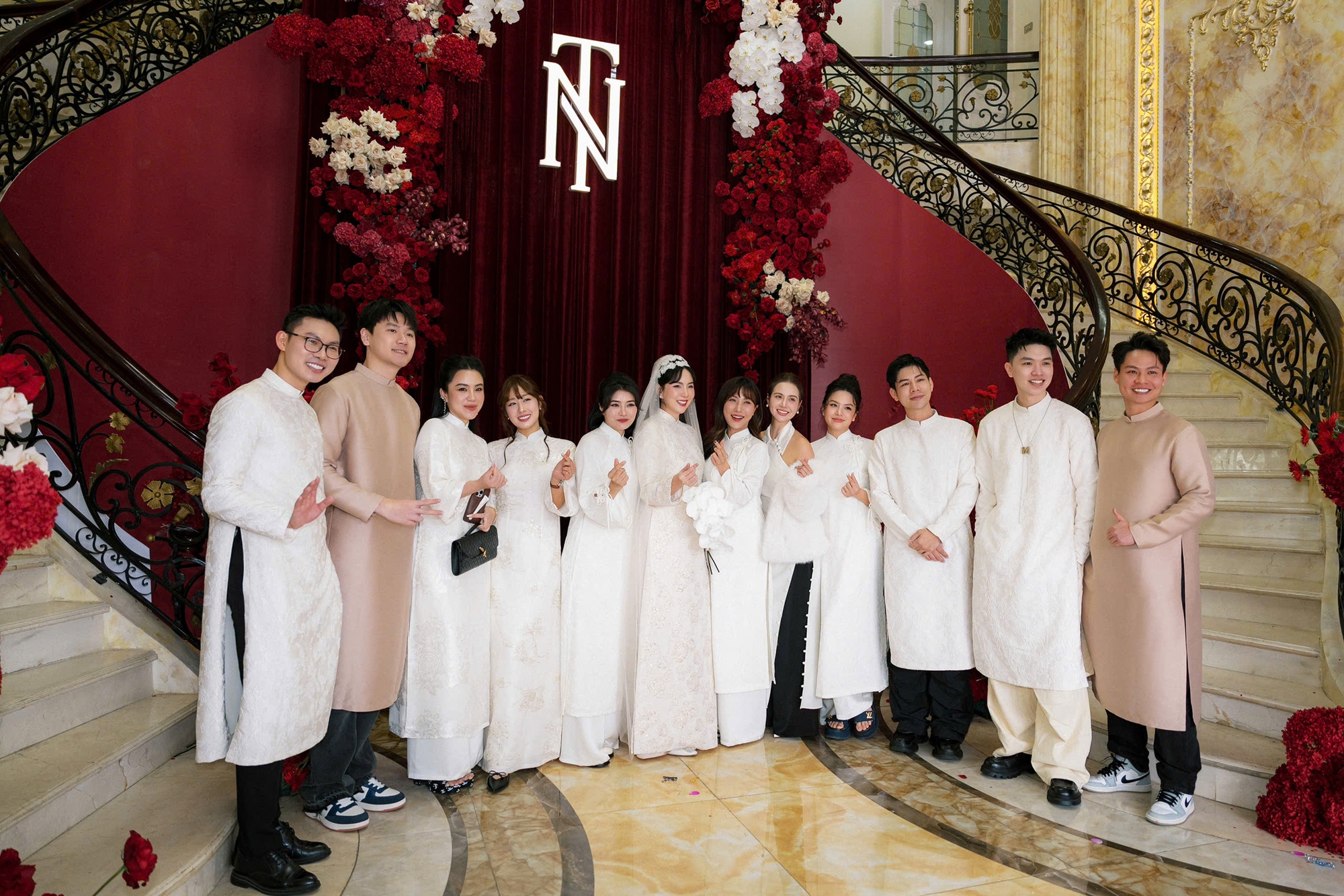 Hé lộ gia thế chồng MC Mai Ngọc: Đón dâu bằng xế xịn, nhìn một góc biệt thự đủ gây choáng- Ảnh 5. Hé lộ gia thế chồng MC Mai Ngọc: Đón dâu bằng xế xịn, nhìn một góc biệt thự đủ gây choáng- Ảnh 5.