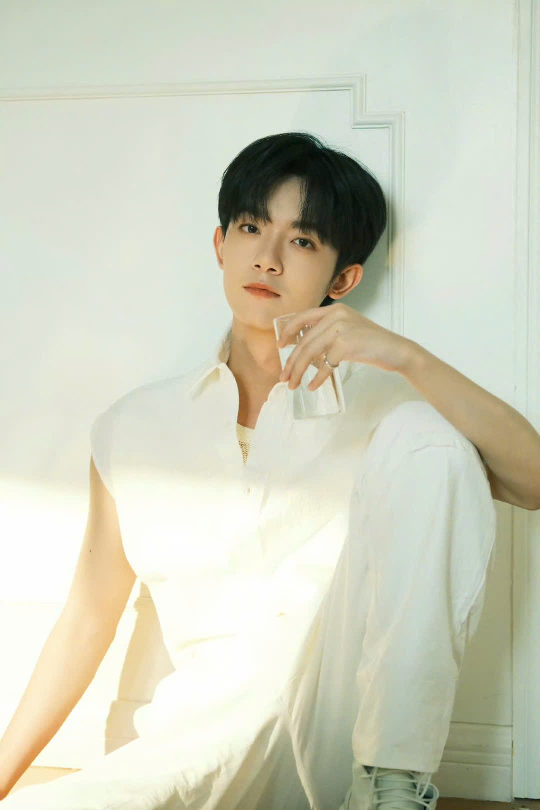 Nam diễn viên đang quậy tung Cbiz: Dám đưa loạt sao hạng A