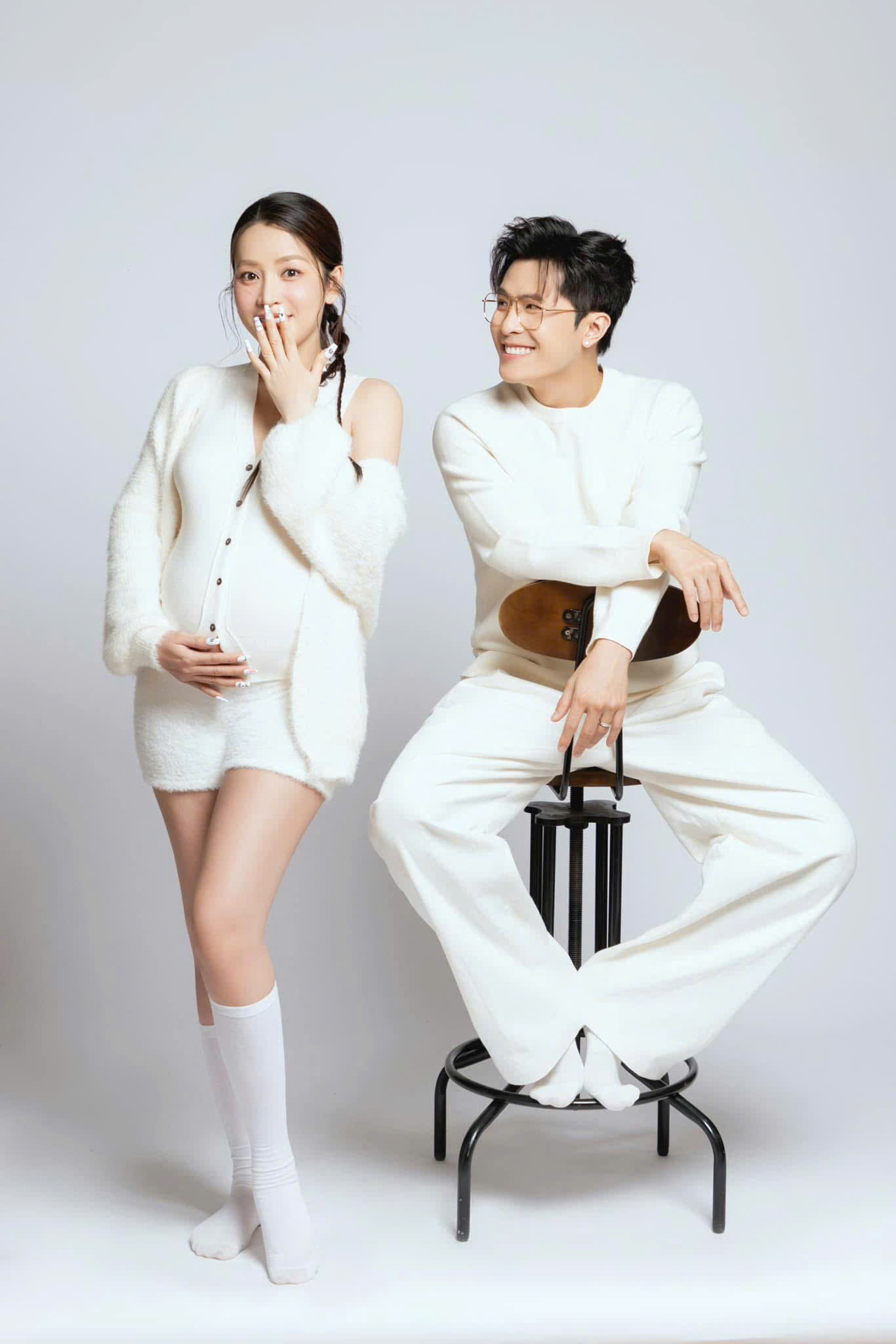 1 Anh Trai Say Hi khoe vợ bụng bầu vượt mặt, visual em bé tương lai hứa hẹn cực đỉnh- Ảnh 2. 1 Anh Trai Say Hi khoe vợ bụng bầu vượt mặt, visual em bé tương lai hứa hẹn cực đỉnh- Ảnh 2.