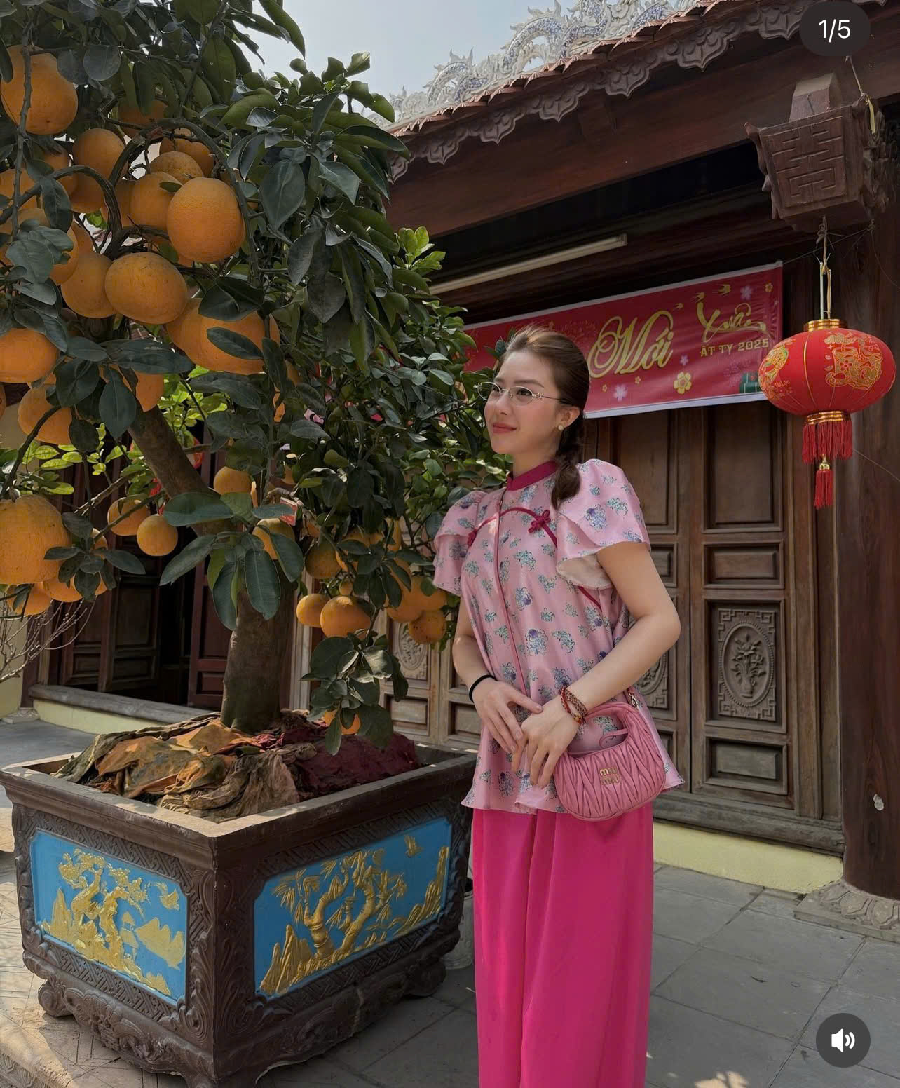 Sao nam Vbiz ngầm công khai bà xã đầu năm mới hậu bị tóm dính đã có con chung?- Ảnh 2. Sao nam Vbiz ngầm công khai bà xã đầu năm mới hậu bị tóm dính đã có con chung?- Ảnh 2.