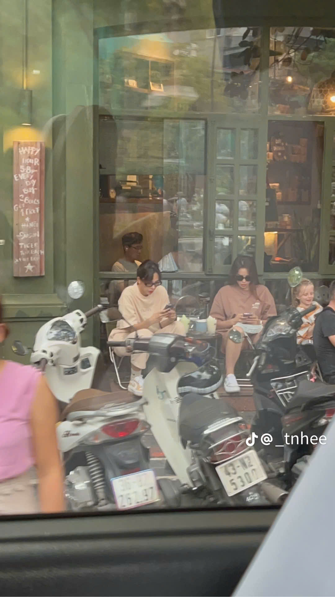 Bắt gặp Minh Triệu và Kỳ Duyên hẹn hò trên phố hậu đường ai nấy đi?- Ảnh 2. Bắt gặp Minh Triệu và Kỳ Duyên hẹn hò trên phố hậu đường ai nấy đi?- Ảnh 2.