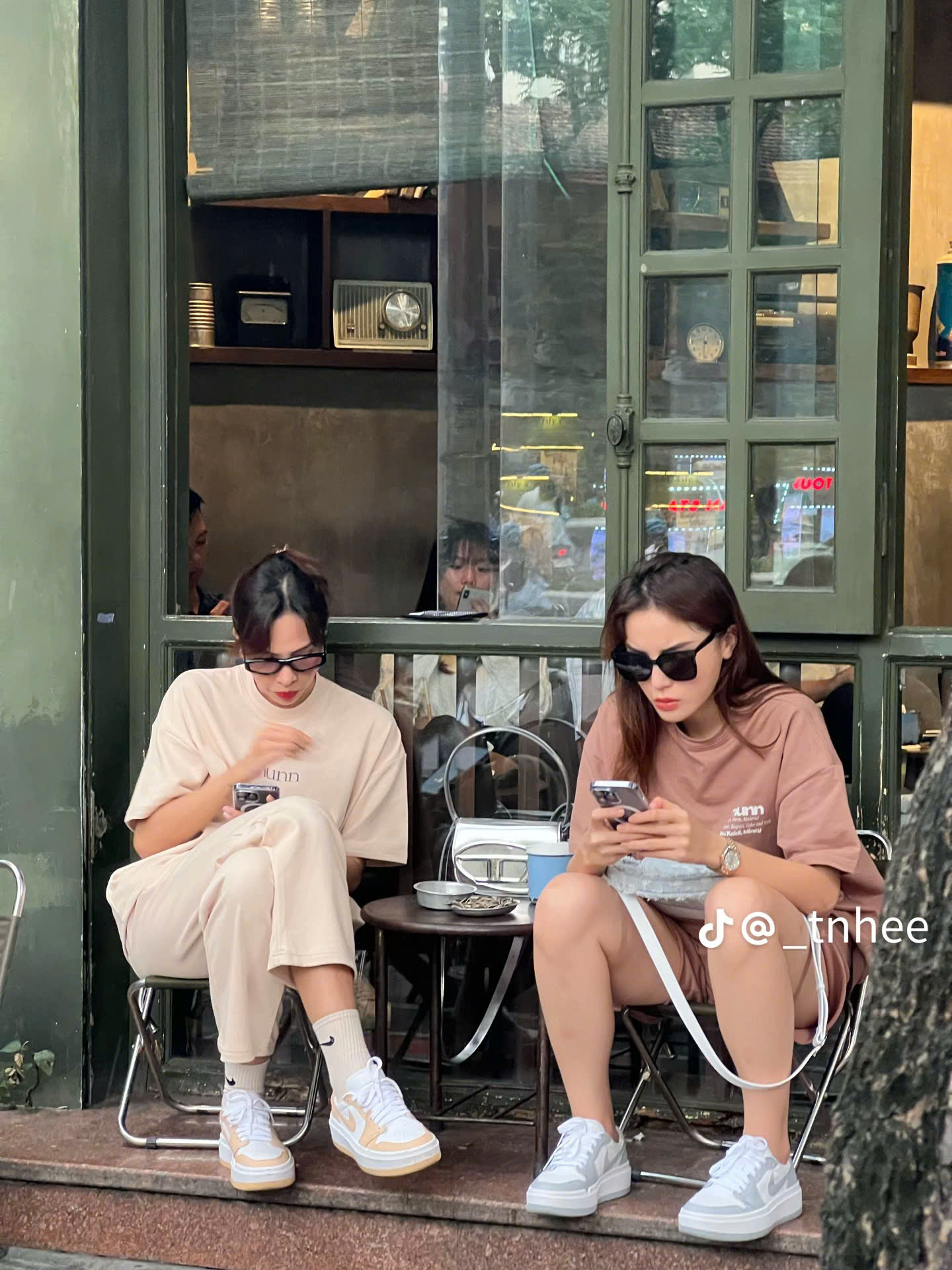 Bắt gặp Minh Triệu và Kỳ Duyên hẹn hò trên phố hậu đường ai nấy đi?- Ảnh 1. Bắt gặp Minh Triệu và Kỳ Duyên hẹn hò trên phố hậu đường ai nấy đi?- Ảnh 1.