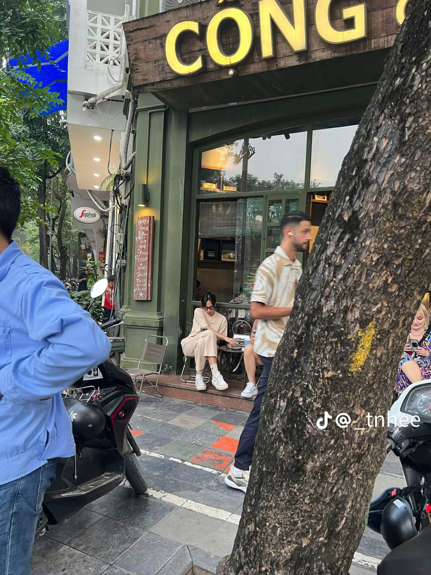 Bắt gặp Minh Triệu và Kỳ Duyên hẹn hò trên phố hậu đường ai nấy đi?- Ảnh 3. Bắt gặp Minh Triệu và Kỳ Duyên hẹn hò trên phố hậu đường ai nấy đi?- Ảnh 3.