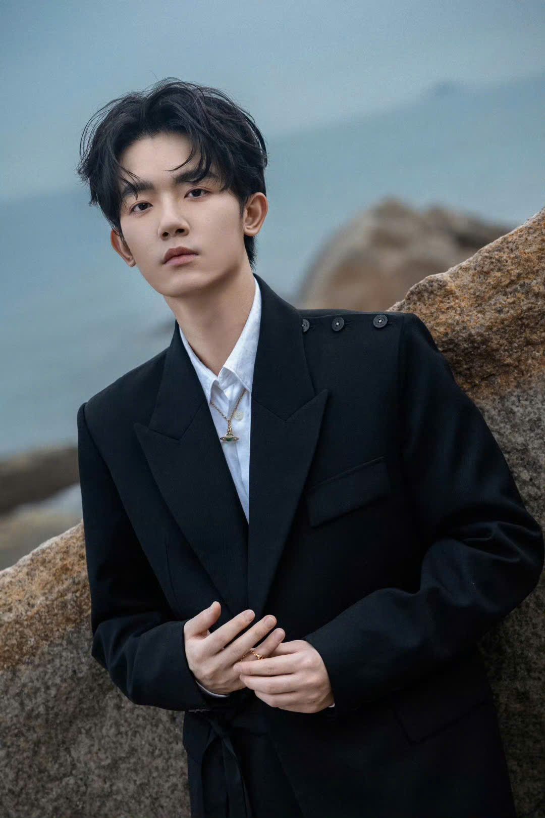 Biến căng: Trai đẹp quậy banh showbiz bị bóc