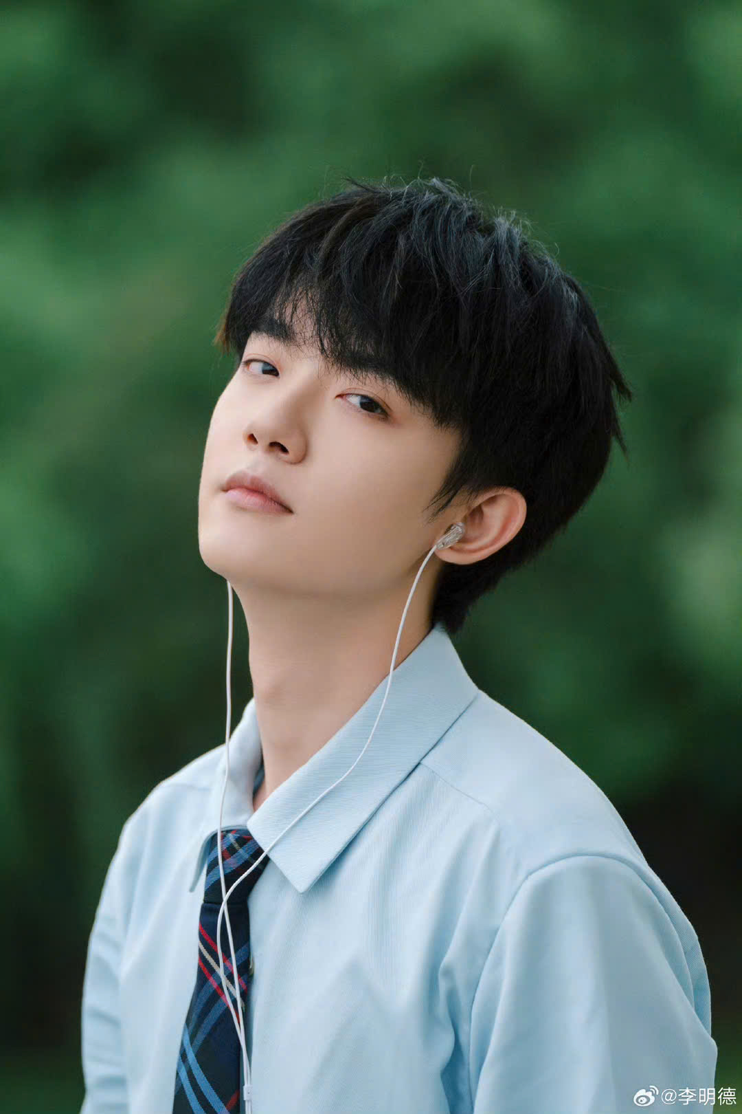 Biến căng: Trai đẹp quậy banh showbiz bị bóc