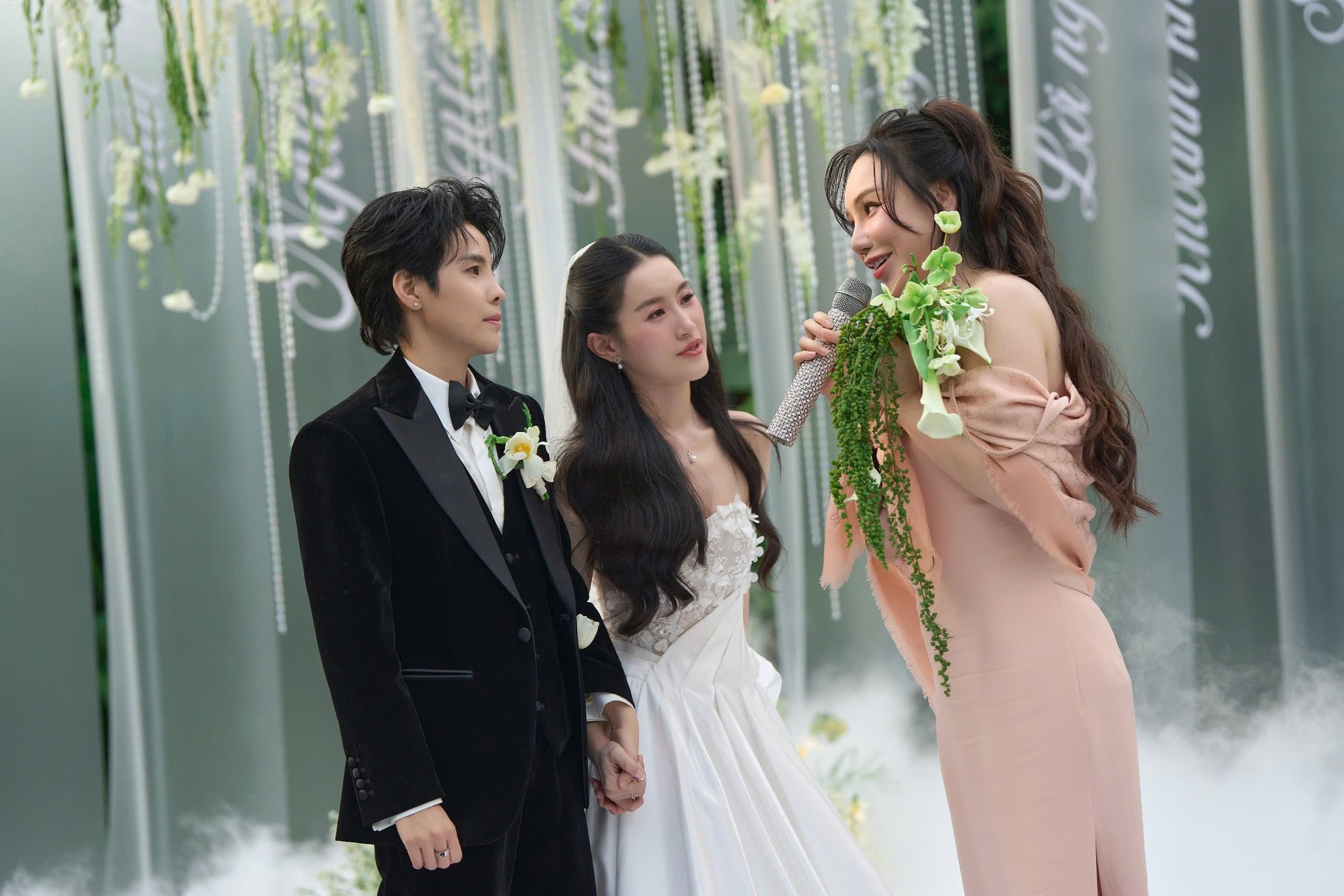 Thêm 1 màn bắt hoa cưới linh nghiệm: Hoá ra Hồ Quỳnh Hương đã bất chấp