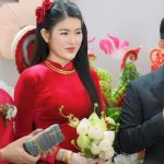 Quang Lê tặng cho người quản lý nửa tỉ đồng làm của hồi môn z63762640394212bb9d0cbb5a1dc1b3c3d3d63a6bc3c4d 17411558501291405208904 1741165339808 17411653399492109946363 67 0 737 1280 crop 17411654898382032694892jpg