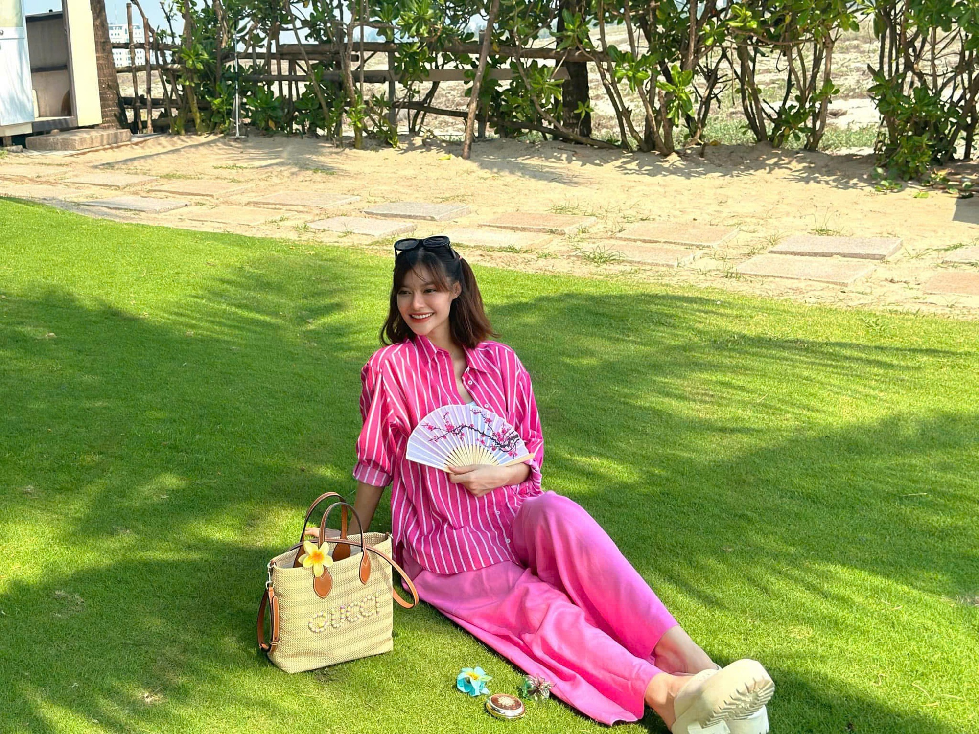 Á hậu Việt 2000 thay đổi 1 điều 180 độ hậu ở ẩn sinh con đầu lòng- Ảnh 8. Á hậu Việt 2000 thay đổi 1 điều 180 độ hậu ở ẩn sinh con đầu lòng- Ảnh 8.