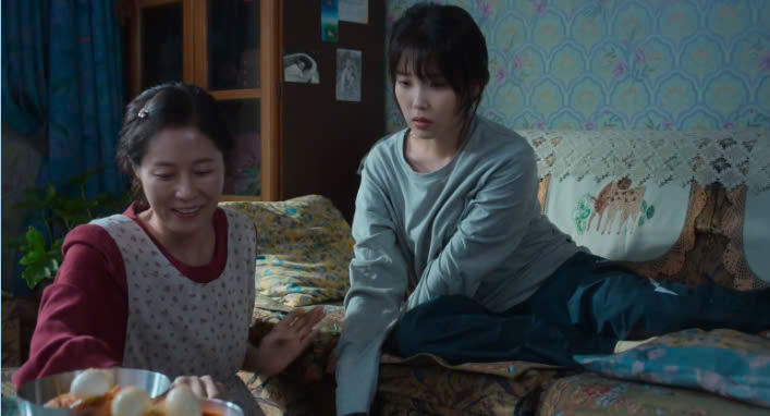 Khoảnh khắc trong Khi Cuộc Đời Cho Bạn Quả Quýt khiến tôi nhận ra: Với con gái, bố mẹ càng bao dung, cuộc đời con càng bớt đau khổ- Ảnh 4.