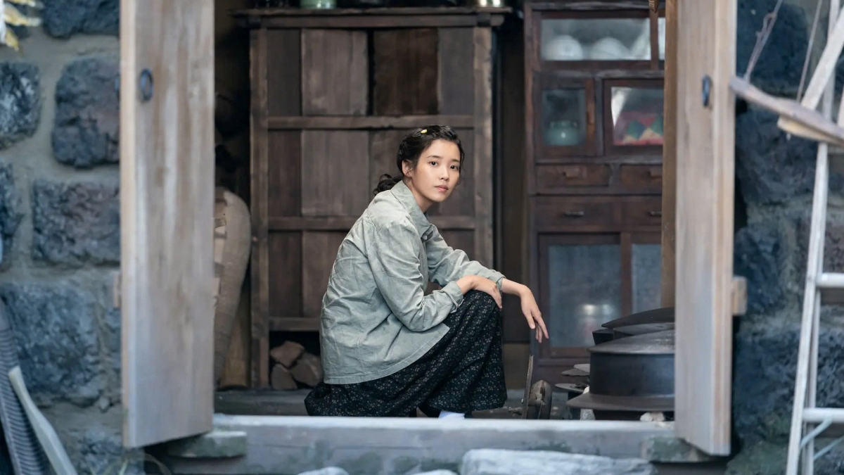 Ngắm nhìn sắc vóc của nữ chính IU trong “Khi cuộc đời cho bạn quả quýt”- Ảnh 3.